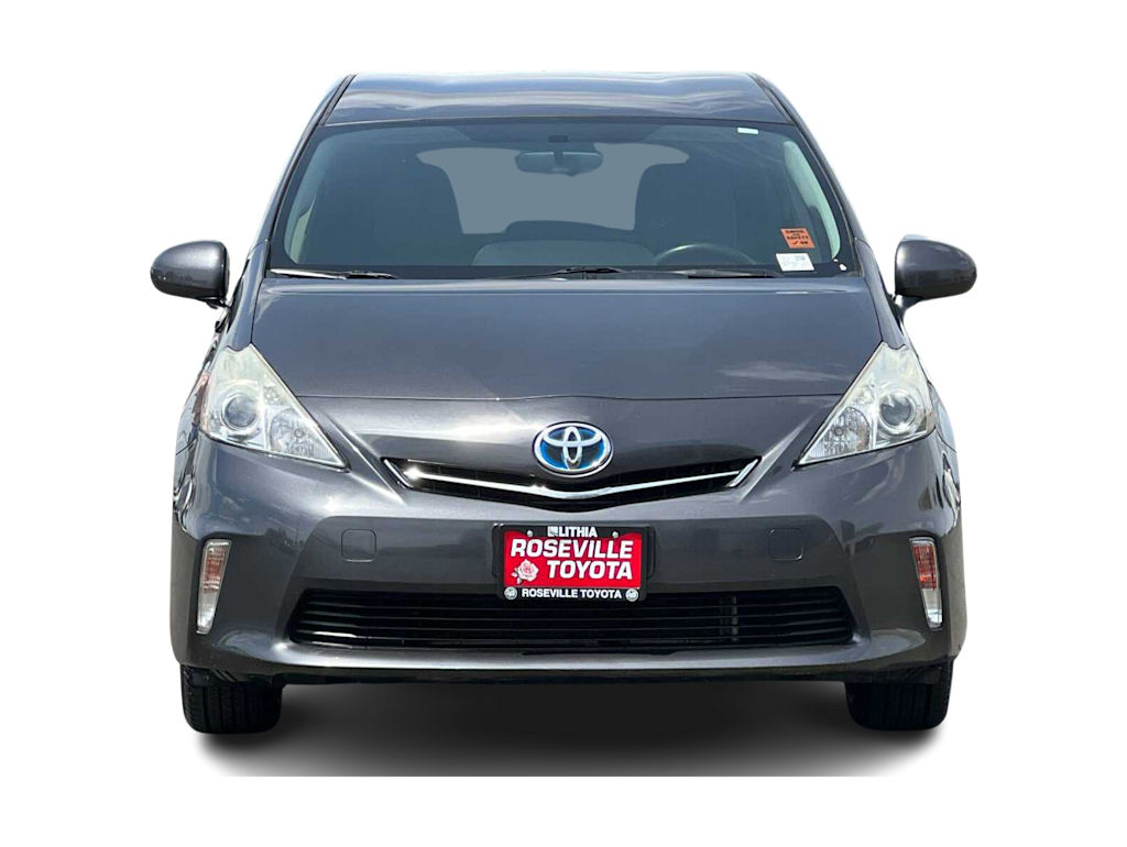 2014 Toyota Prius v Two 6