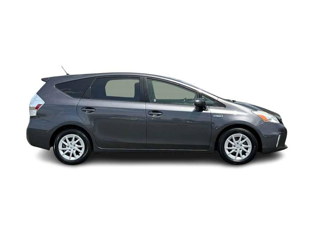 2014 Toyota Prius v Two 19