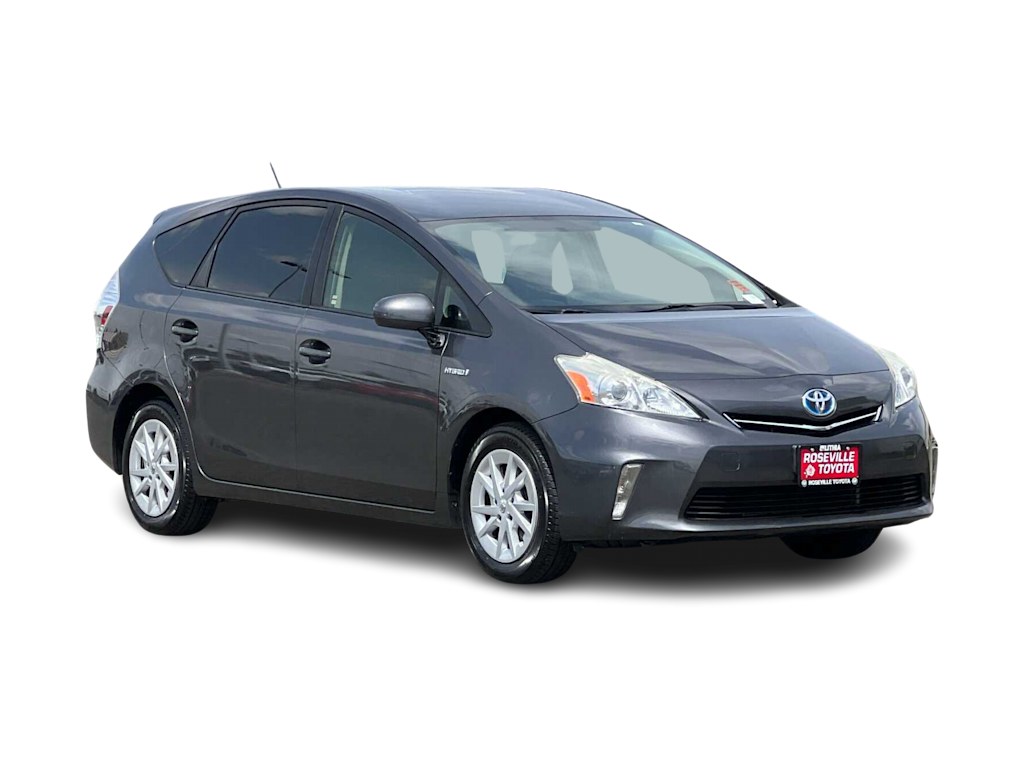 2014 Toyota Prius v Two 18