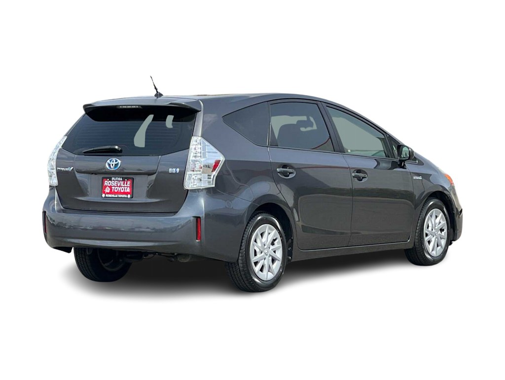 2014 Toyota Prius v Two 17