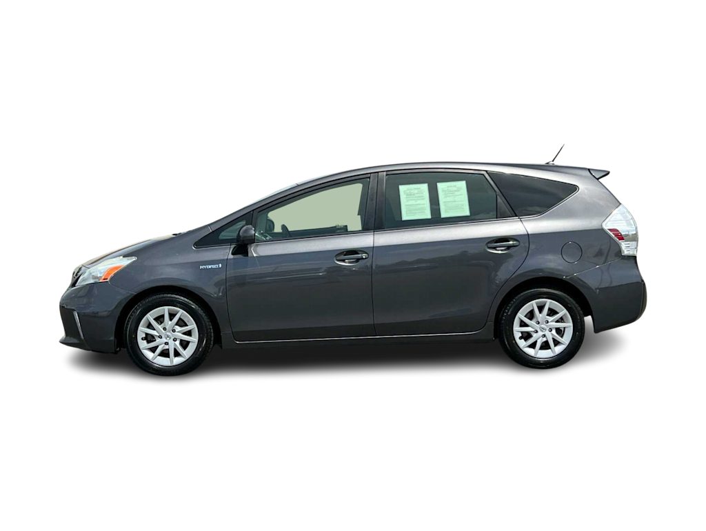 2014 Toyota Prius v Two 3