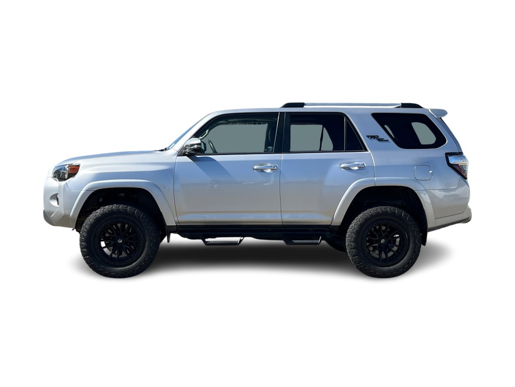 Thumbnail: 2017 Toyota 4Runner - 3