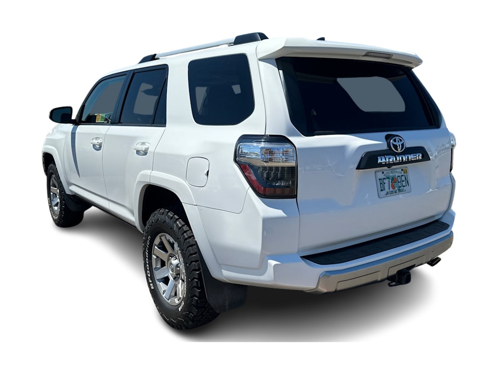Thumbnail: 2016 Toyota 4Runner - 3