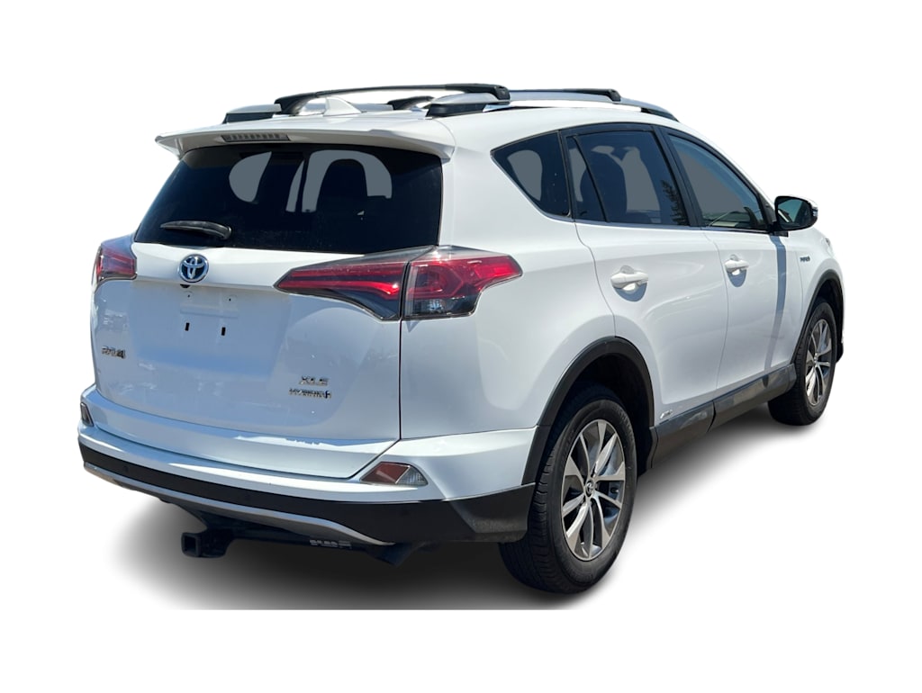 Thumbnail: 2017 Toyota RAV4 - 9