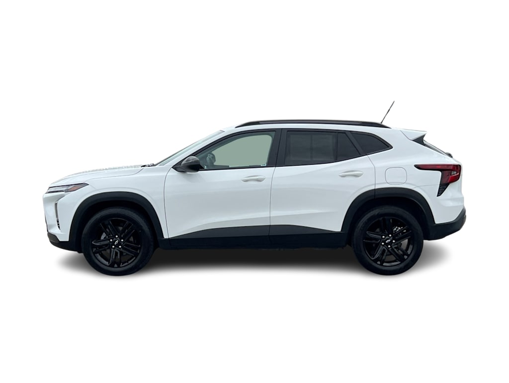 Thumbnail: 2024 Chevrolet Trax - 3