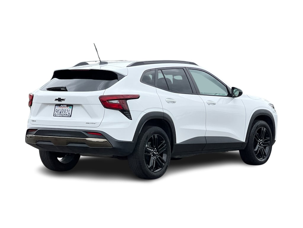 Thumbnail: 2024 Chevrolet Trax - 18