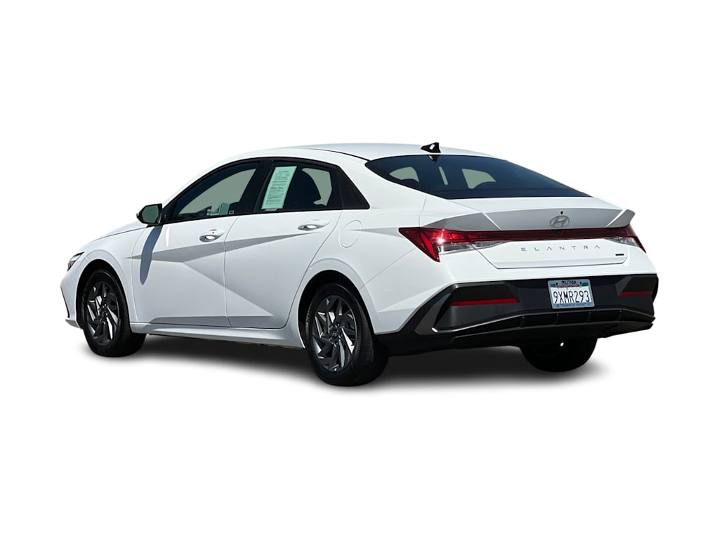 Thumbnail: 2026 Hyundai Elantra - 4
