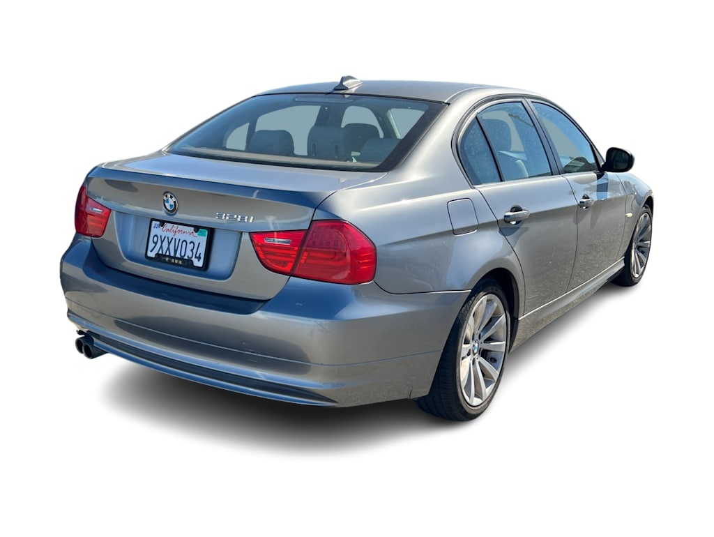Thumbnail: 2011 BMW 3 Series - 10