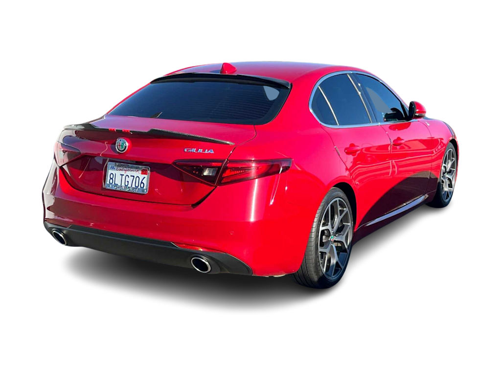 Thumbnail: 2019 Alfa Romeo Giulia - 8