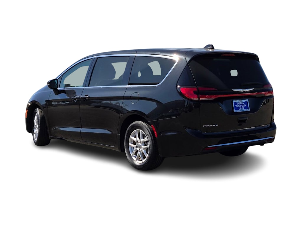 Thumbnail: 2023 Chrysler Pacifica - 4