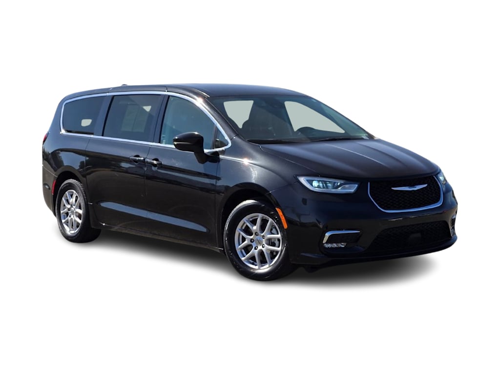 Thumbnail: 2023 Chrysler Pacifica - 16