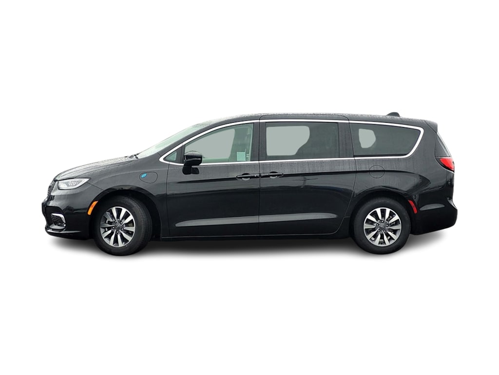 Thumbnail: 2023 Chrysler Pacifica - 3