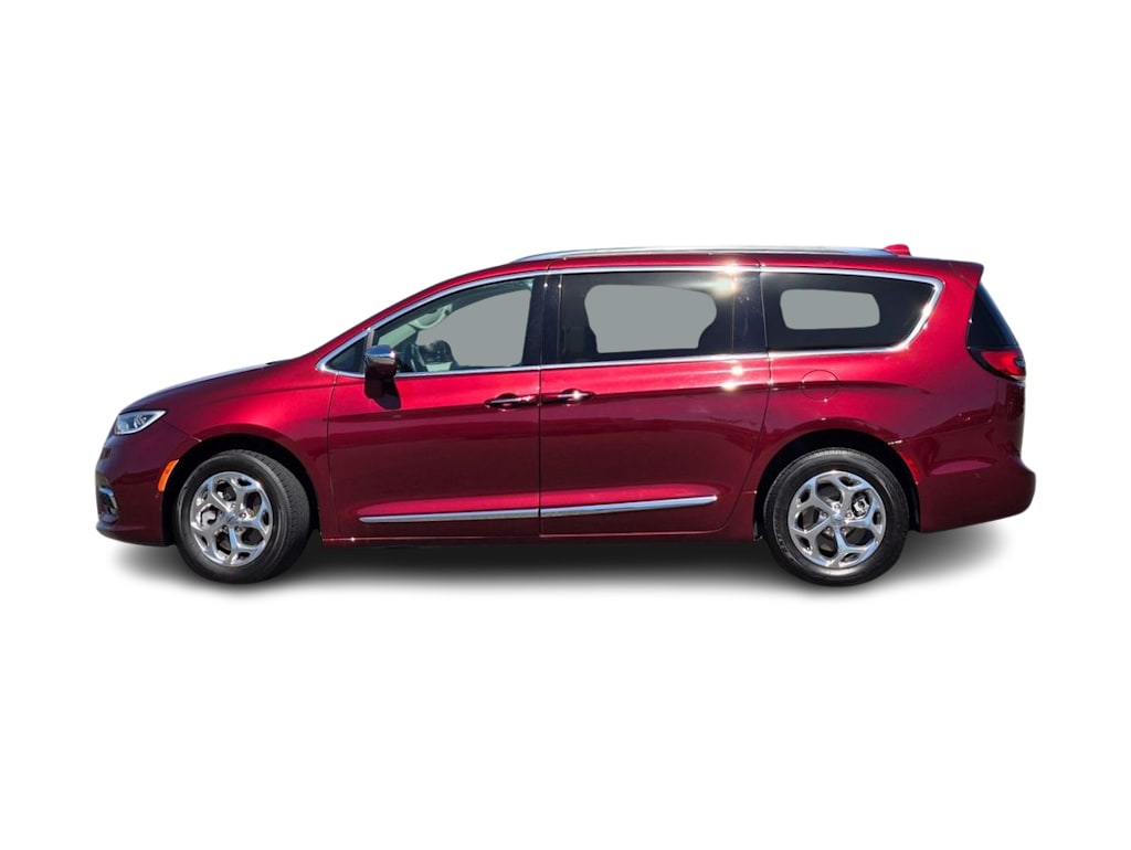 Thumbnail: 2021 Chrysler Pacifica - 3