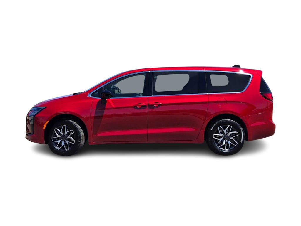 Thumbnail: 2027 Chrysler Pacifica - 3