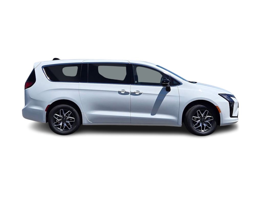 Thumbnail: 2027 Chrysler Pacifica - 13
