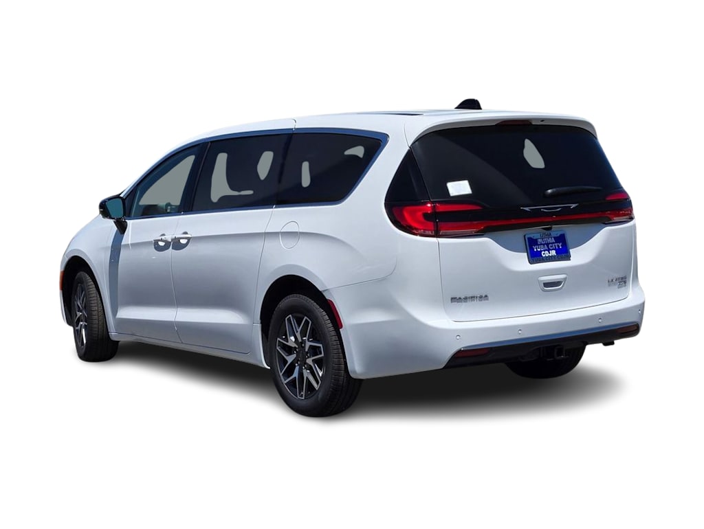 Thumbnail: 2027 Chrysler Pacifica - 4
