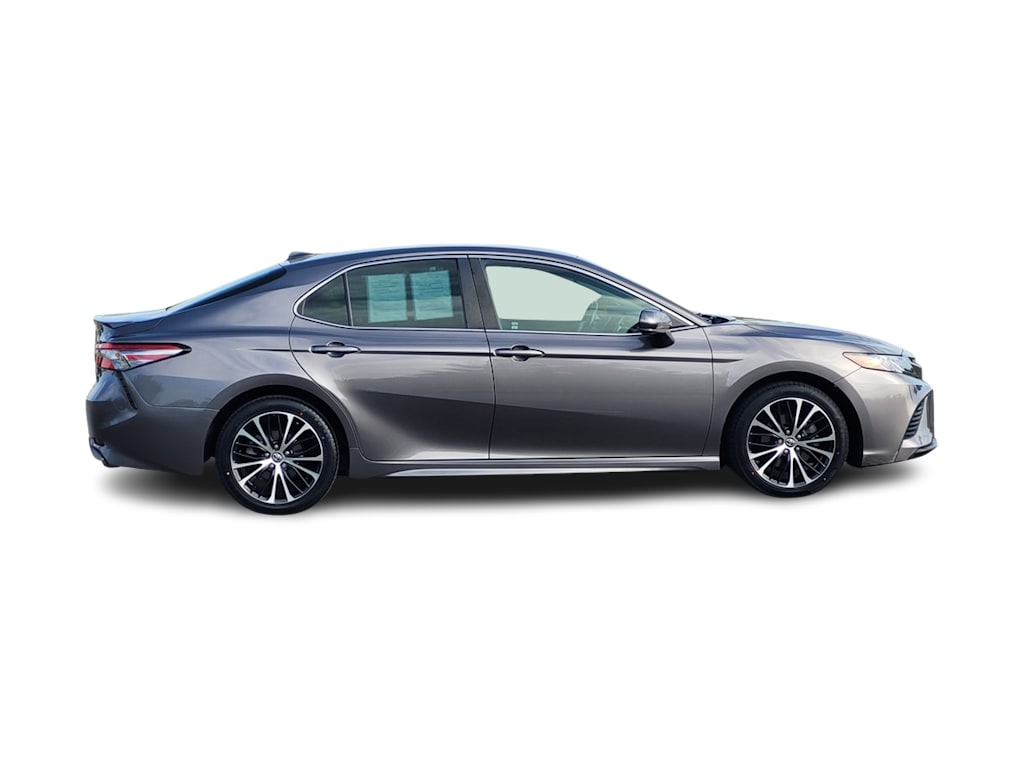 2019 Toyota Camry SE 16