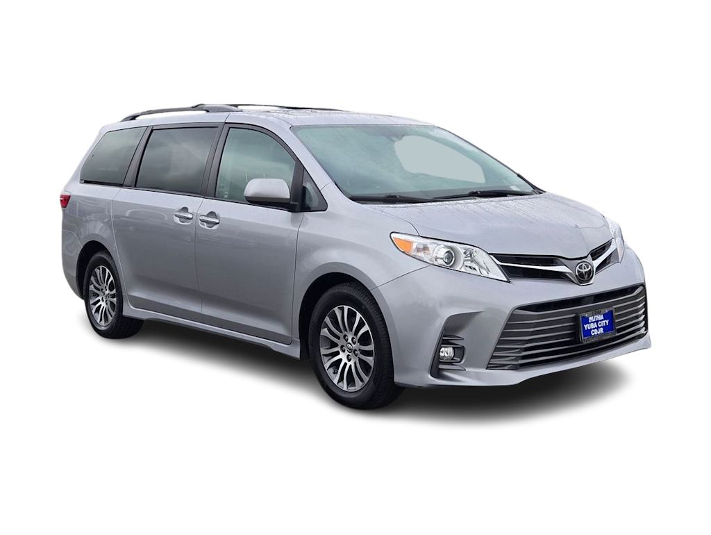 Thumbnail: 2018 Toyota Sienna - 16