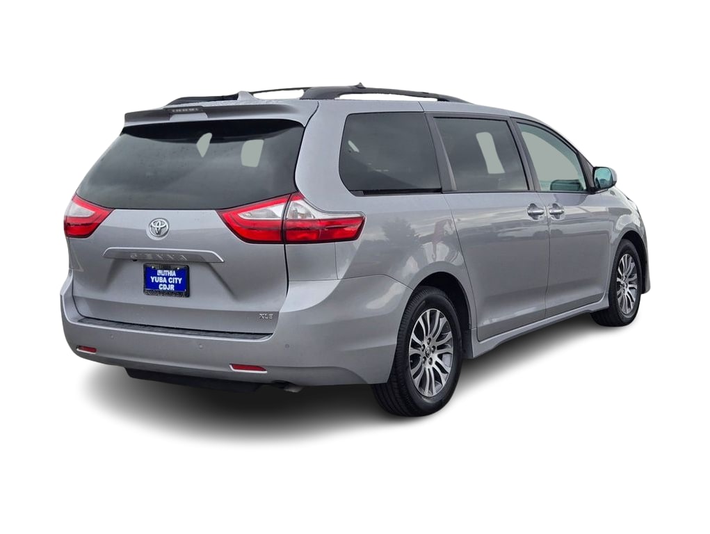 Thumbnail: 2018 Toyota Sienna - 14