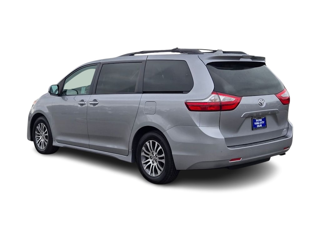 Thumbnail: 2018 Toyota Sienna - 4