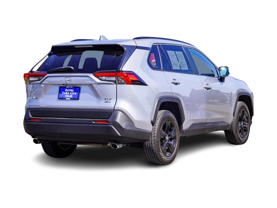 2019 Toyota RAV4 XLE 17