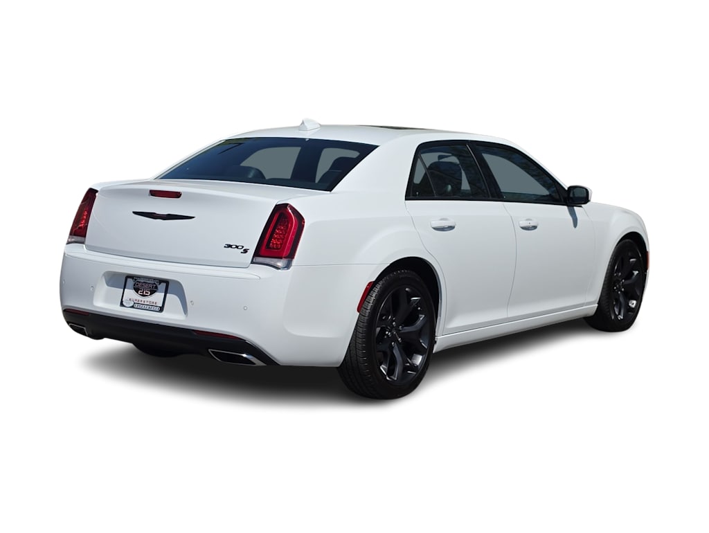 Thumbnail: 2023 Chrysler 300 - 21