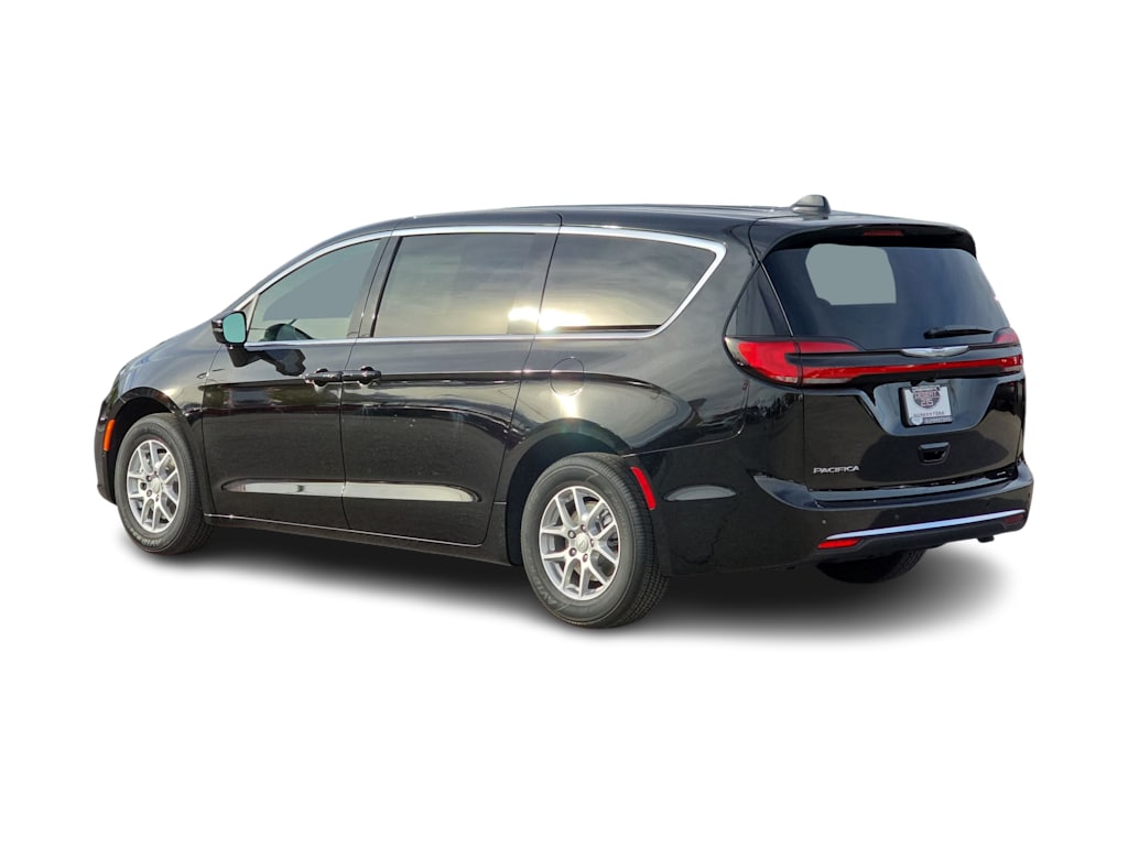 Thumbnail: 2026 Chrysler Pacifica - 4