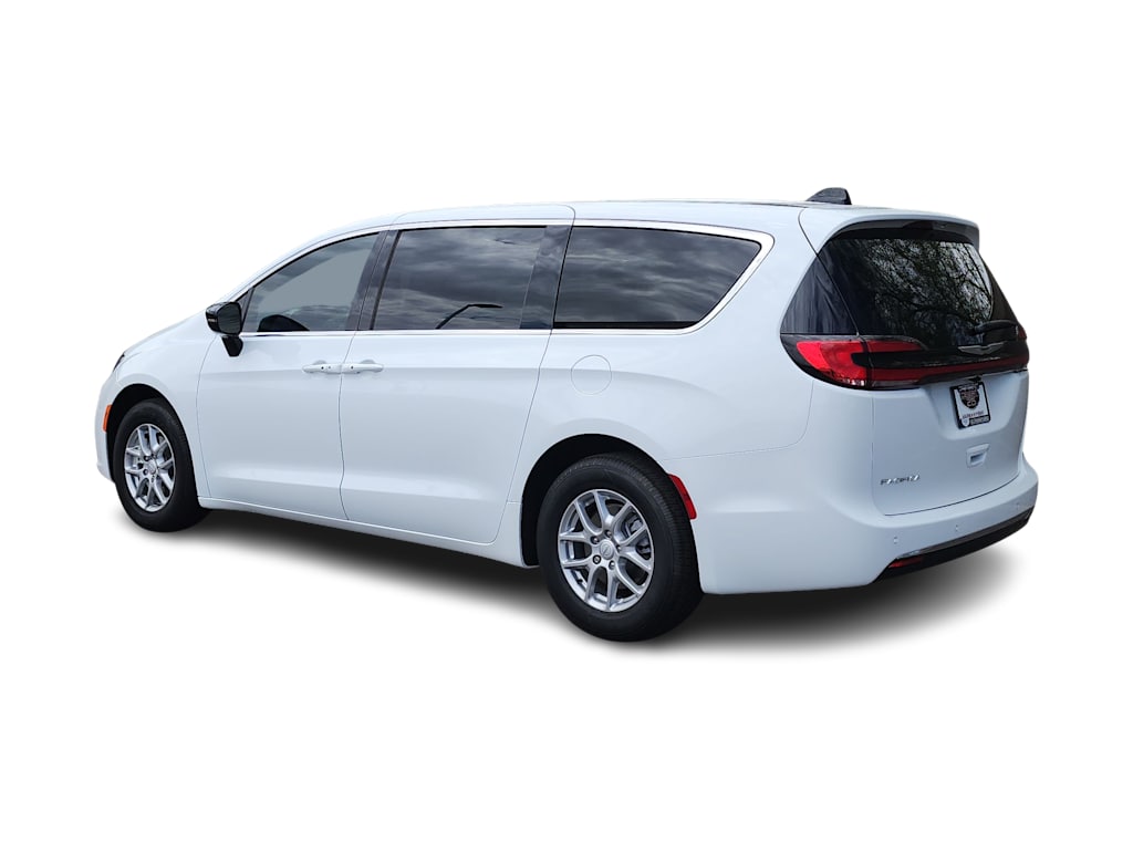 Thumbnail: 2026 Chrysler Pacifica - 4