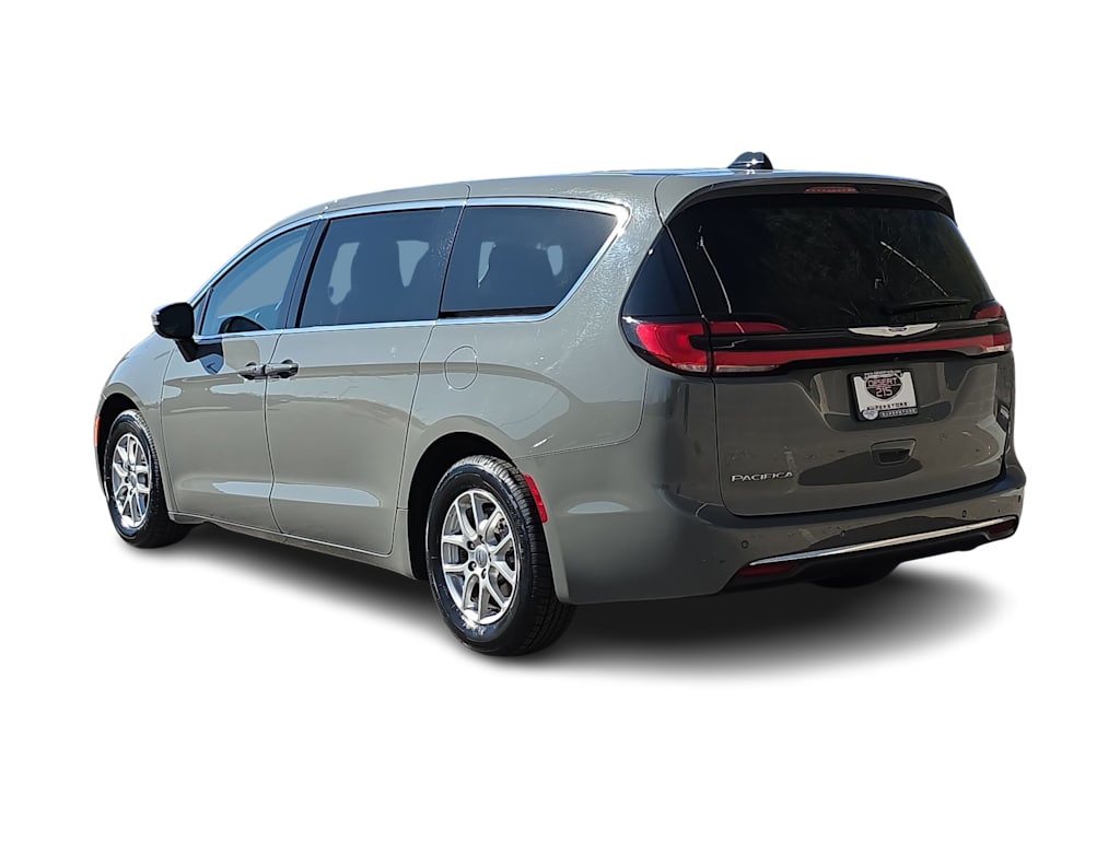 Thumbnail: 2023 Chrysler Pacifica - 4