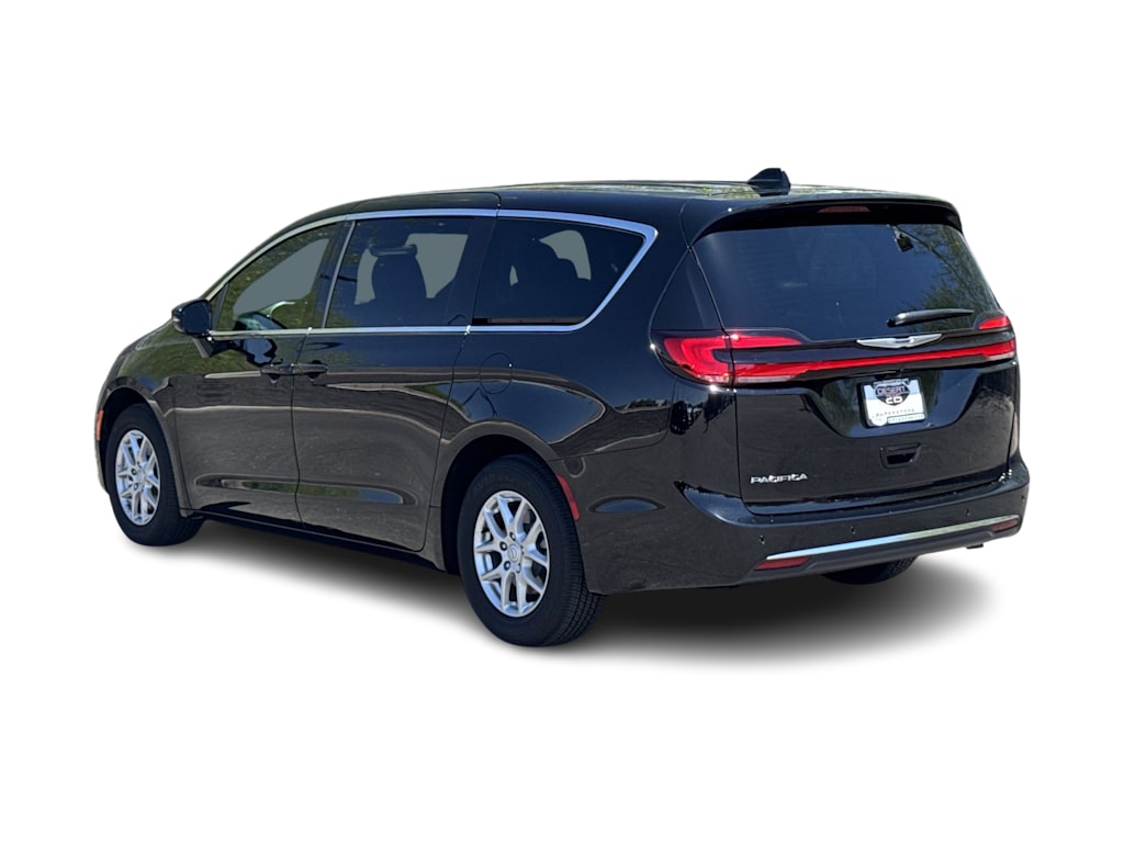 Thumbnail: 2026 Chrysler Pacifica - 4