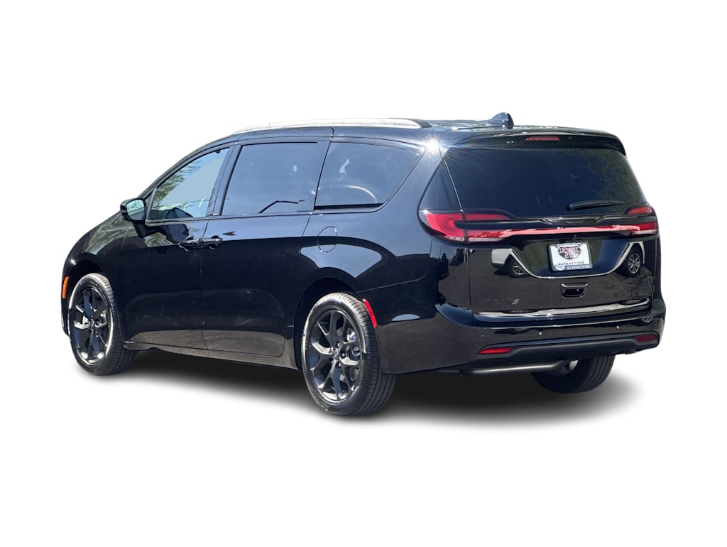 Thumbnail: 2027 Chrysler Pacifica - 4