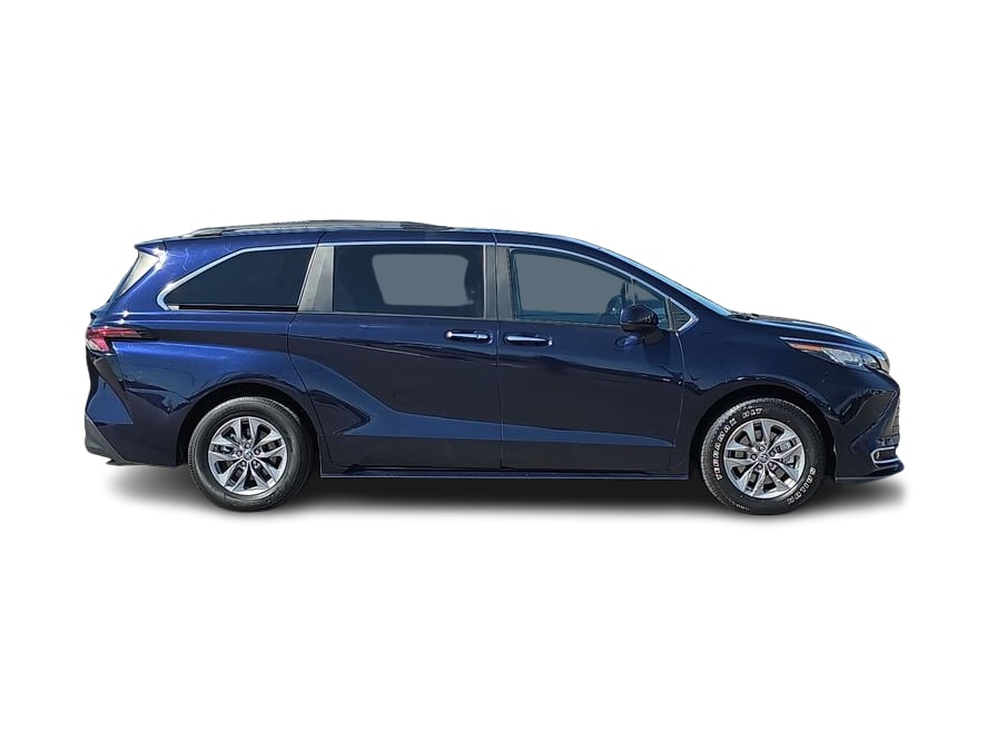 2023 Toyota Sienna XLE 22