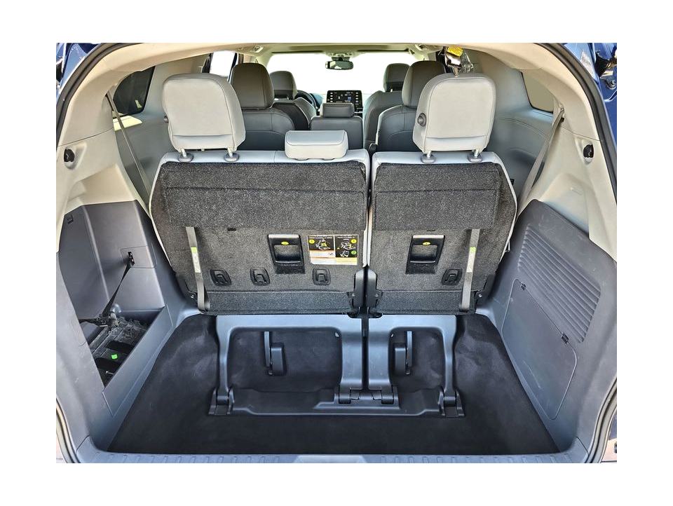 2023 Toyota Sienna XLE 17