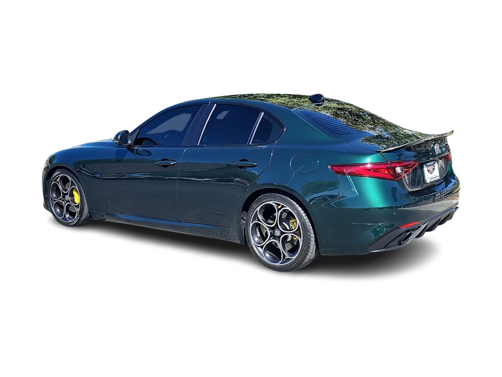 Thumbnail: 2021 Alfa Romeo Giulia - 4