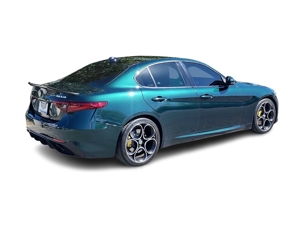 Thumbnail: 2021 Alfa Romeo Giulia - 20