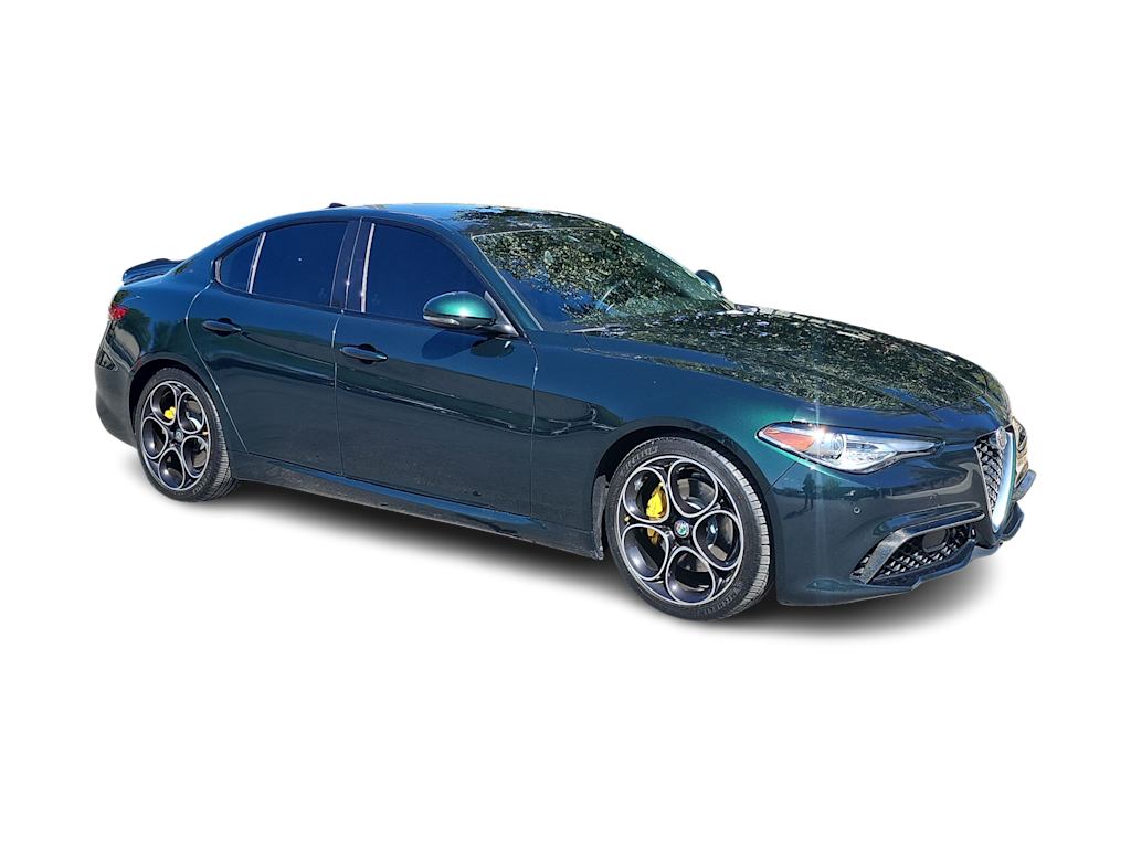 Thumbnail: 2021 Alfa Romeo Giulia - 18