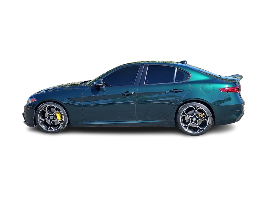 Thumbnail: 2021 Alfa Romeo Giulia - 19