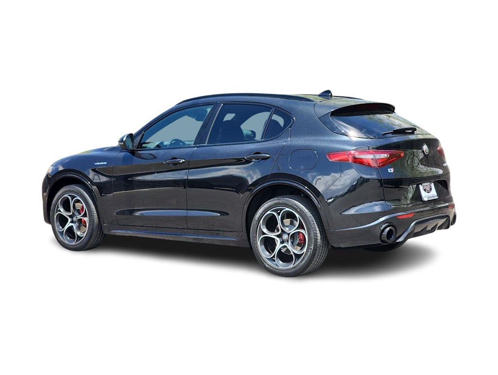 Thumbnail: 2023 Alfa Romeo Stelvio - 4