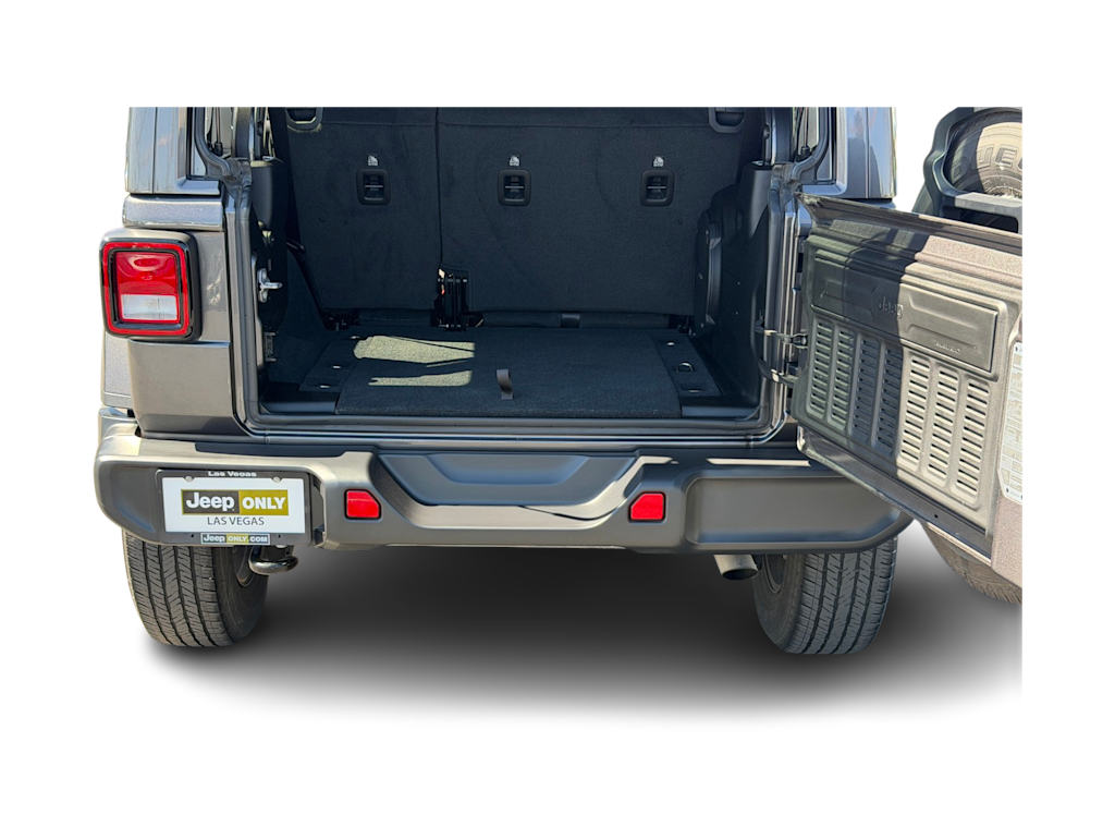 Thumbnail: 2022 Jeep Wrangler - 32