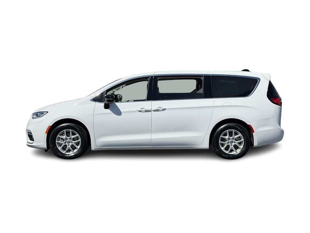 Thumbnail: 2024 Chrysler Pacifica - 3