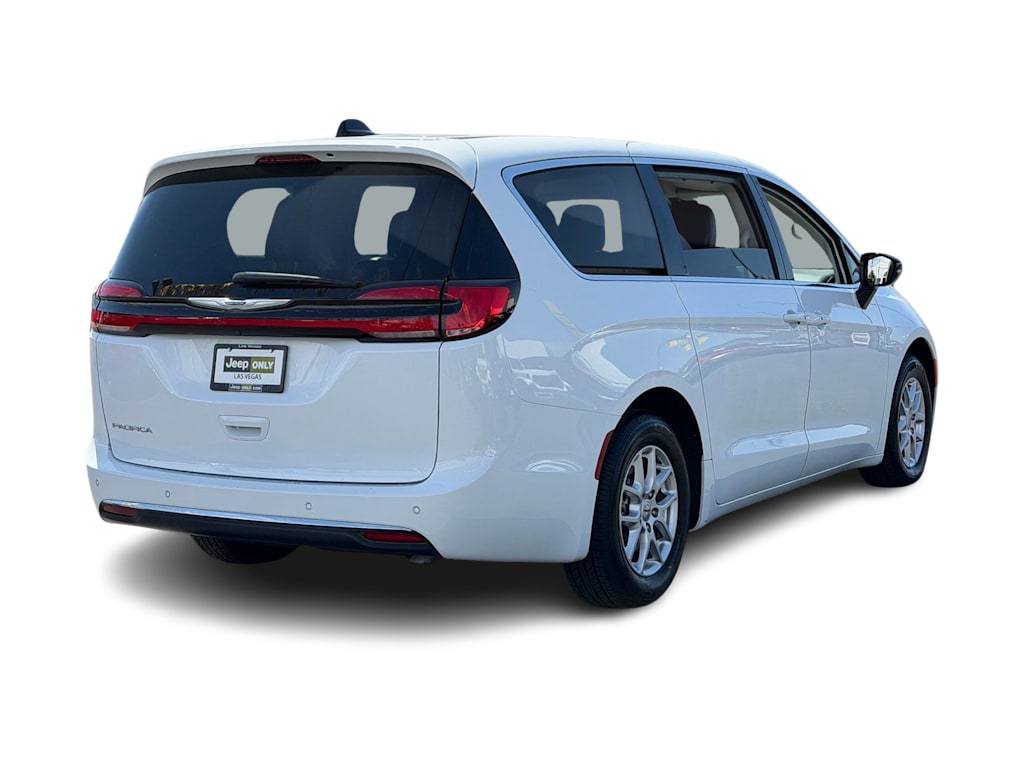 Thumbnail: 2024 Chrysler Pacifica - 18