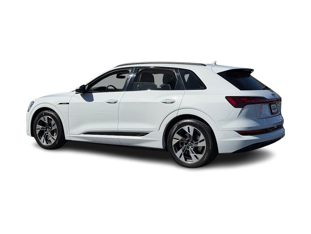 Thumbnail: 2022 Audi e-tron - 18