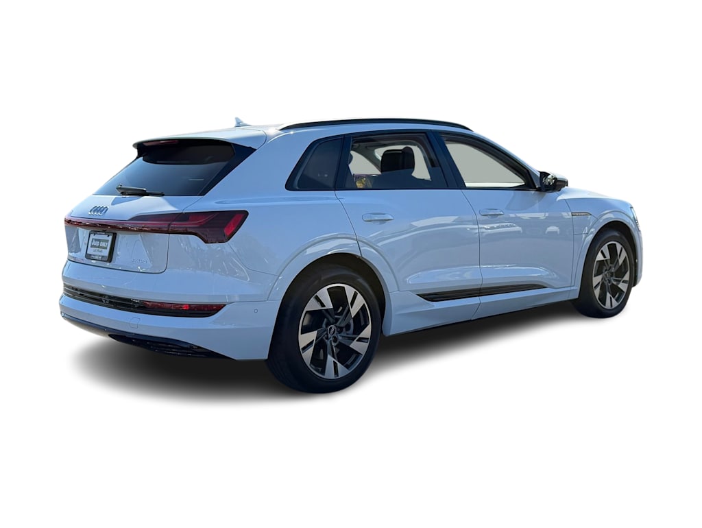 Thumbnail: 2022 Audi e-tron - 19