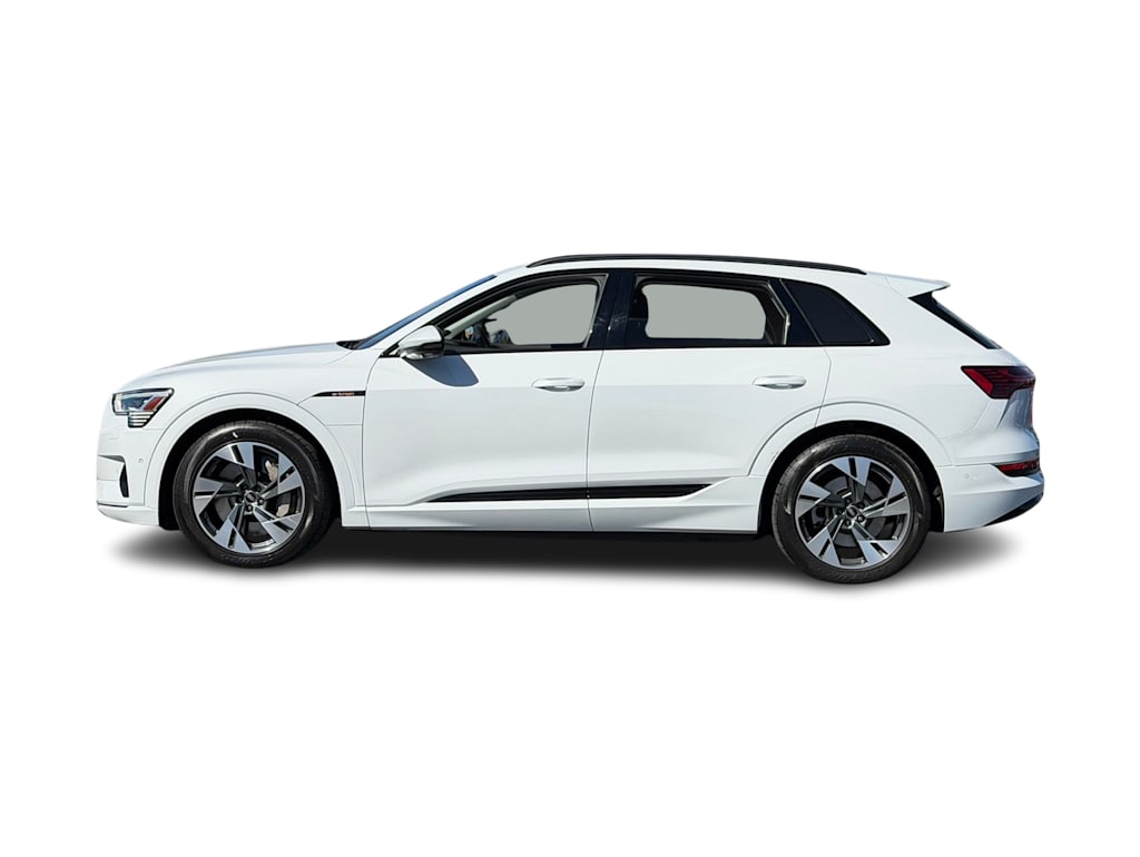 Thumbnail: 2022 Audi e-tron - 3
