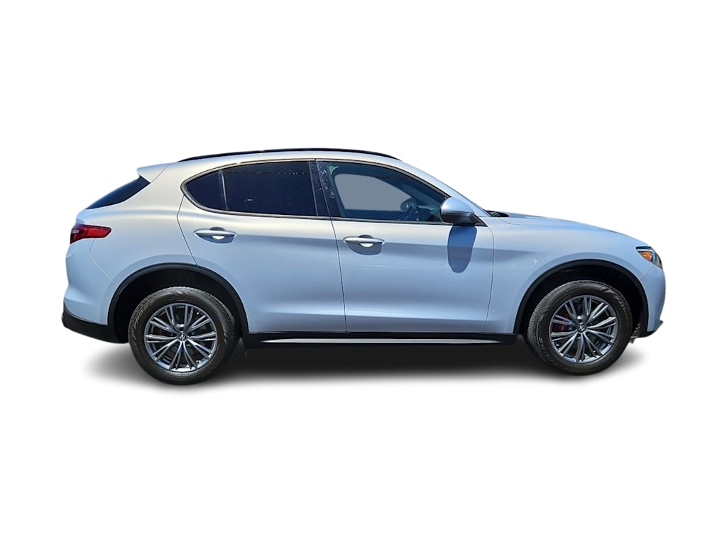 Thumbnail: 2022 Alfa Romeo Stelvio - 23