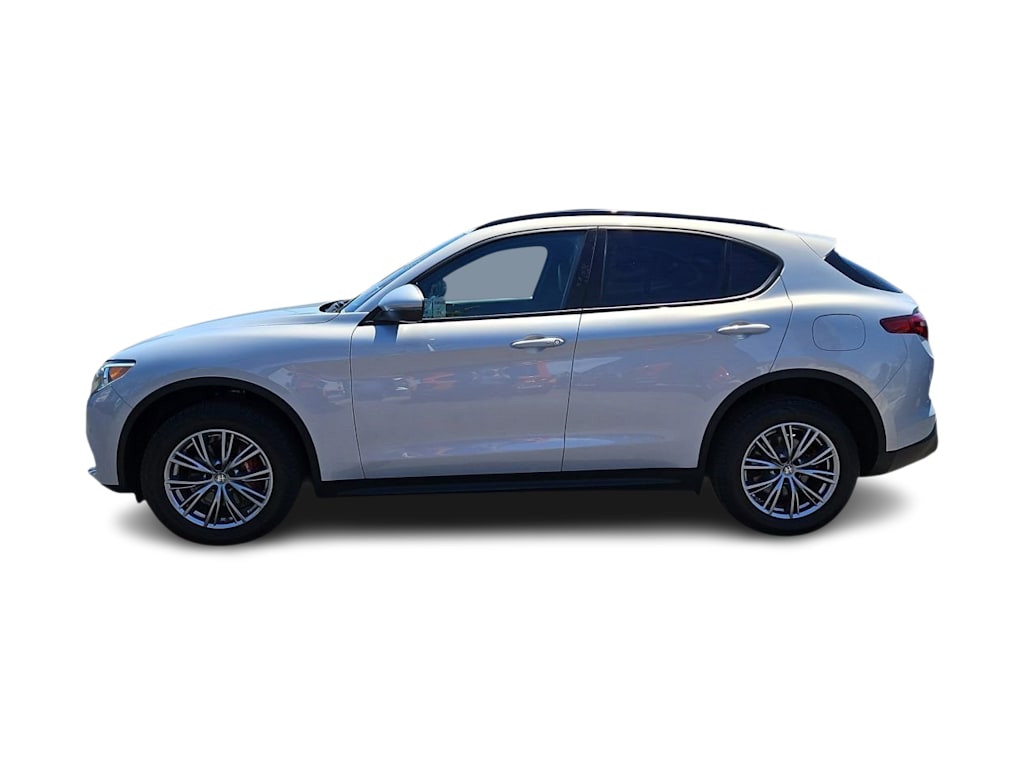 Thumbnail: 2022 Alfa Romeo Stelvio - 3