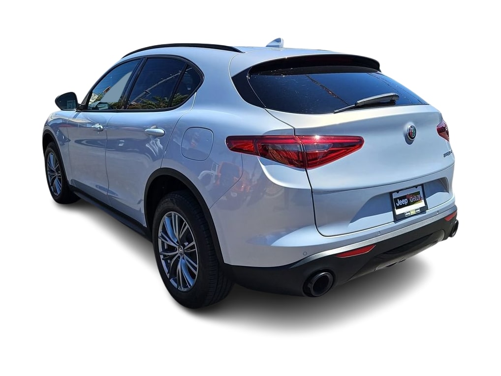 Thumbnail: 2022 Alfa Romeo Stelvio - 4