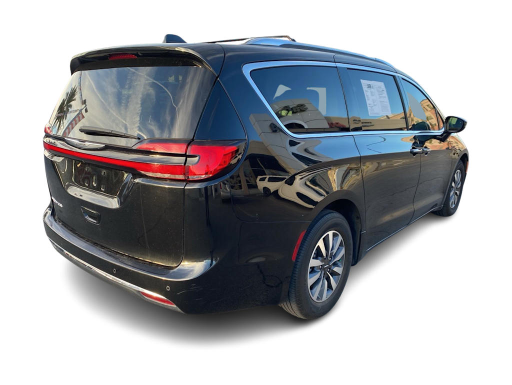 Thumbnail: 2021 Chrysler Pacifica - 13