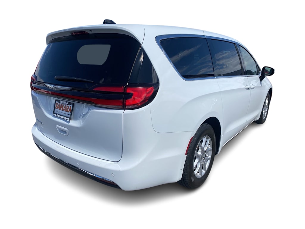 Thumbnail: 2023 Chrysler Pacifica - 14