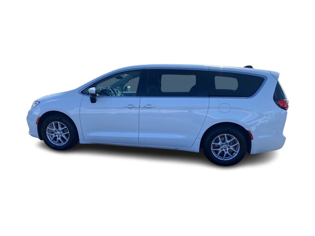 Thumbnail: 2023 Chrysler Pacifica - 3